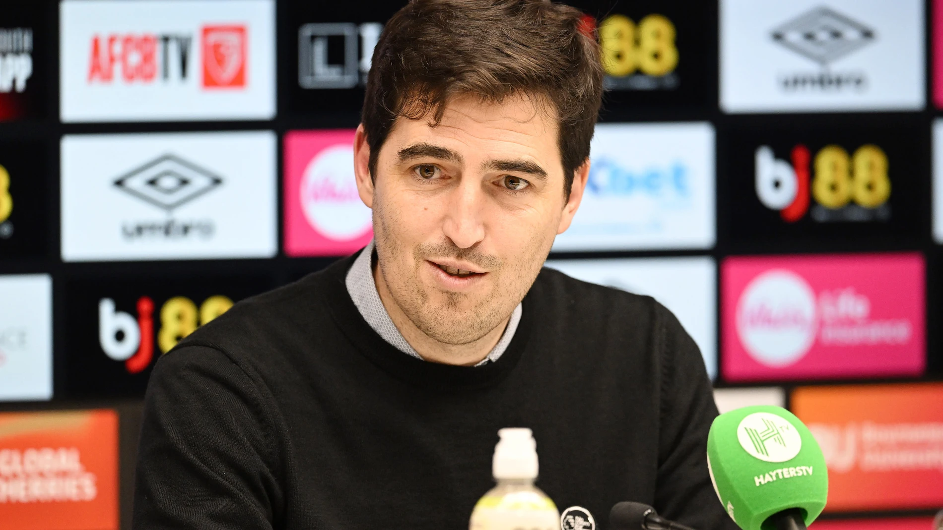 AFC Bournemouth manager Andoni Iraola during the post match press conference after the English championship Premier League football match between Bournemouth and Arsenal on 19 October 2024 at the Vitality Stadium in Bournemouth, England - Photo Graham Hunt / ProSportsImages / DPPI AFP7 19/10/2024 ONLY FOR USE IN SPAIN