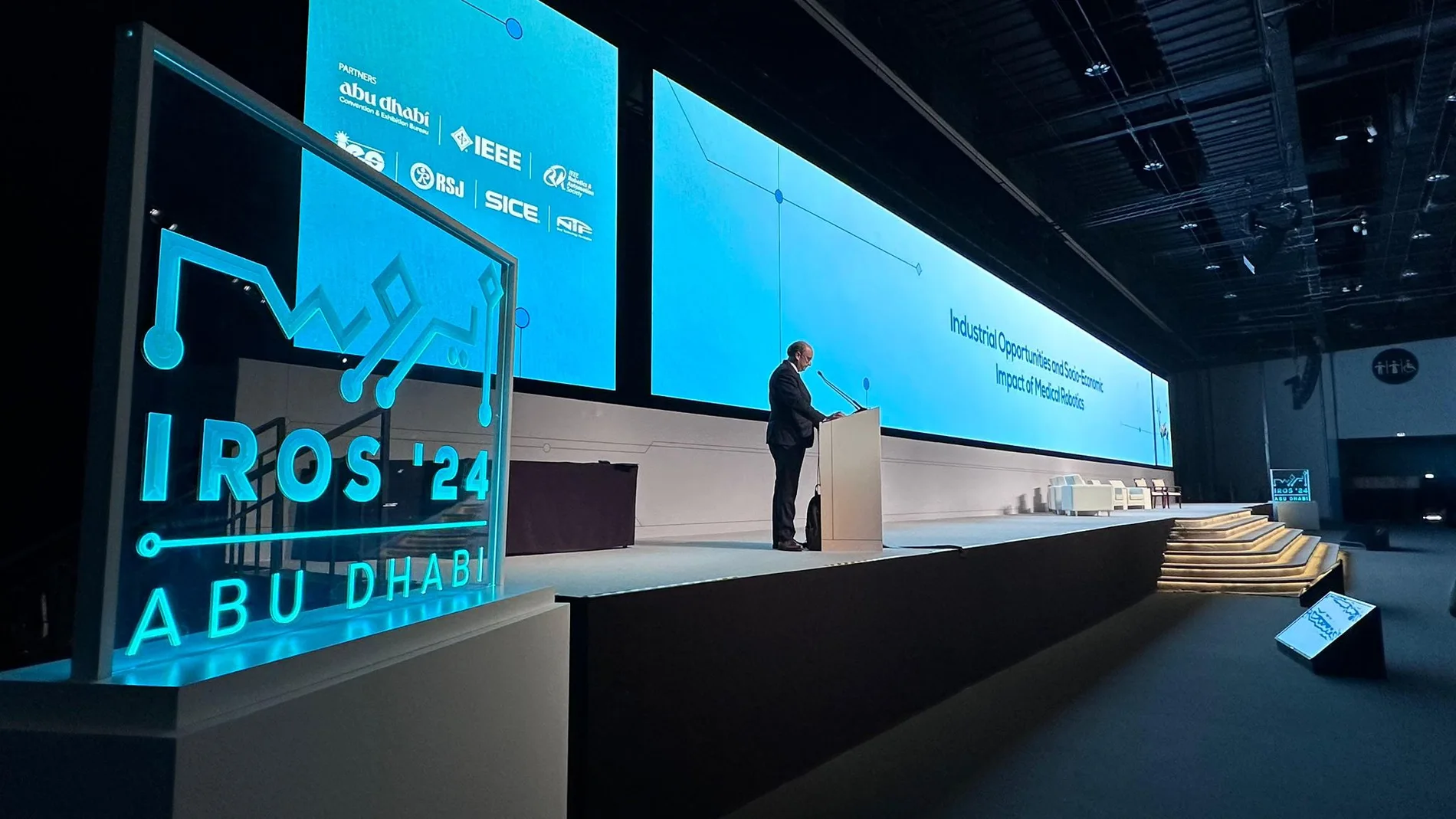 El consejero de Digitalización de la Comunidad de Madrid, Miguel López-Valverde, este fin de semana en el evento IROS 2024 en Abu Dabi (Emiratos Árabes Unidos)