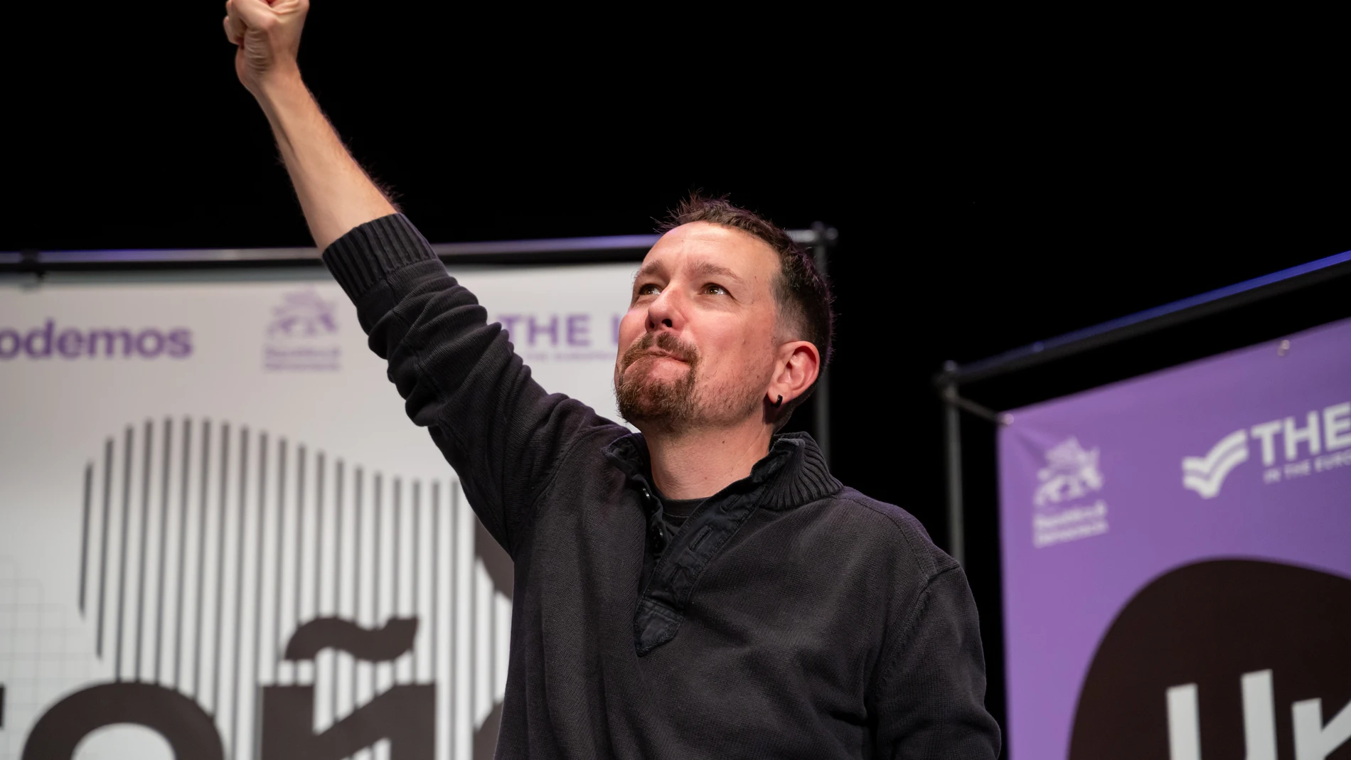 MADRID, 20/10/2024.- El exdirigente de Podemos Pablo Iglesias, durante la Mesa redonda: "¿Es el fin de la democracia liberal?", en el encuentro denominado 'Uni de otoño' organizado por Podemos, este domingo en el Teatro Fernando de Rojas. EFE/Ferando Villar