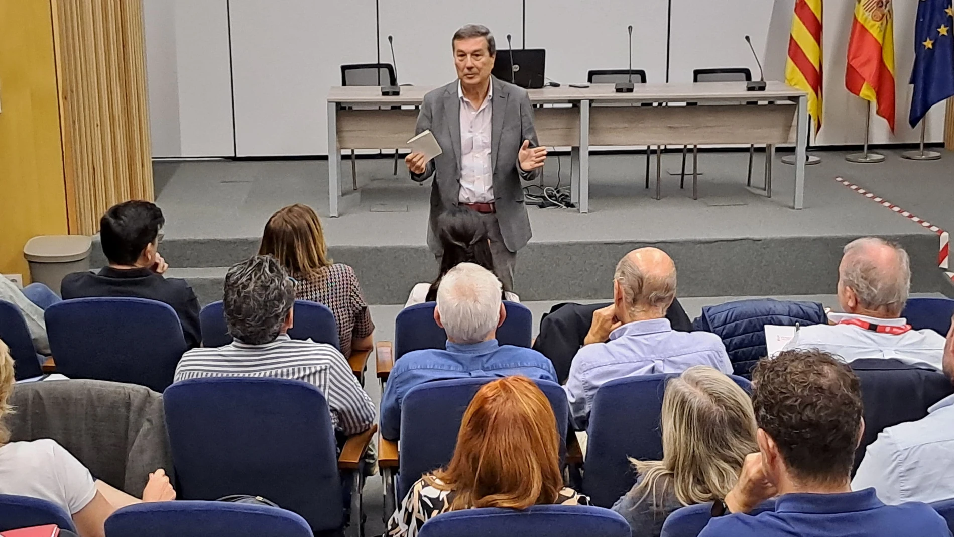El conseller de Sanidad, Marciano Gómez, hoy durante su reunión con el personal de Atención primaria