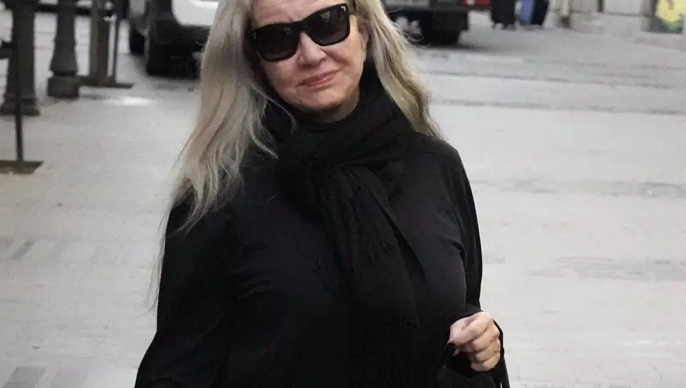 Alaska desvela cómo se encuentra Mario Vaquerizo tras su brutal caída: "Un susto grande y un collarín"