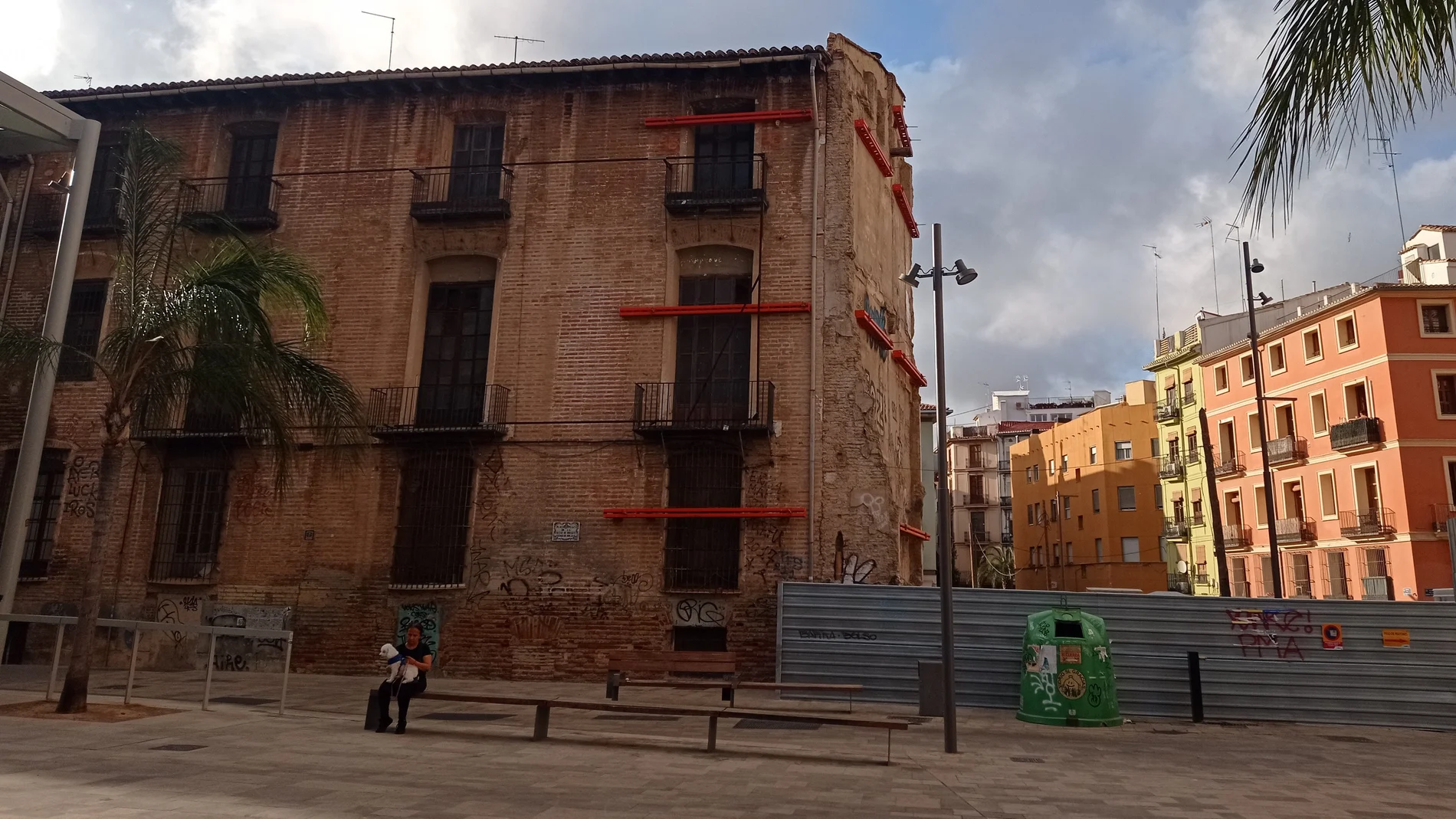 Imagen del Palau dels Eixarchs, uno de los inmuebles, situado en el centro de Valencia, que se encontraba con la licencia paralizada