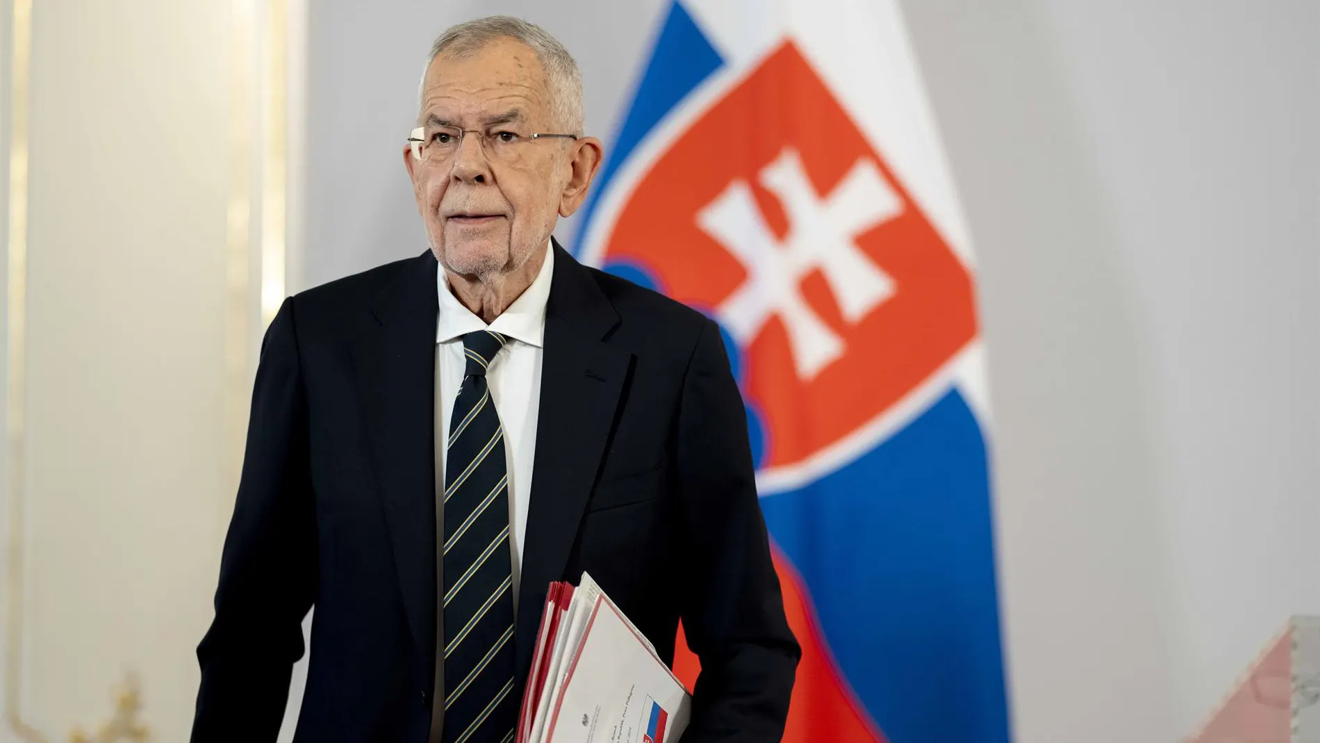 Austria.- El presidente de Austria da al canciller Nehammer el mandato para formar un gobierno de coalición "estable"
