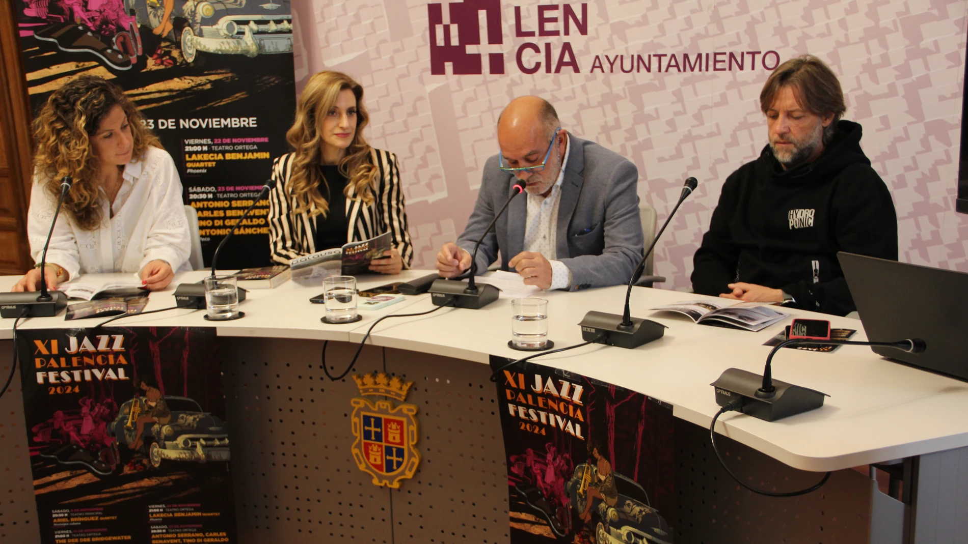 José Ángel Zapatero presenta el programa junto a Mar Sancho, carolina Valbuena y Fran Fernández