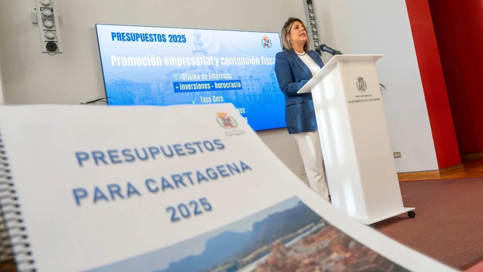 La alcaldesa de Cartagena, Noelia Arroyo, durante la presentación de los presupuestos municipales REMITIDA / HANDOUT por AYUNTAMIENTO DE CARTAGENA Fotografía remitida a medios de comunicación exclusivamente para ilustrar la noticia a la que hace referencia la imagen, y citando la procedencia de la imagen en la firma 22/10/2024