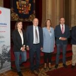 La presidenta de la Diputación, Ángeles Armisén, presenta junto al vicepresidente de la Diputación de Valladolid, Víctor David Alonso; el vicerrector del Campos de Palencia, Julio Díez; la catedrática de Universidad Departamento de Química Analítica, María del Álamo, la Cátedra Vitivinícola UVA- Matarromera; el presidente de la fundación Carlos Moro, Carlos Moro; y el director de la ETSIIAA, Miguel Cárcel