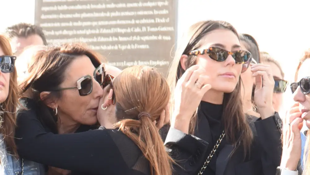 Paz Padilla se arropa en sus seres queridos tras la muerte de su hermano Luis