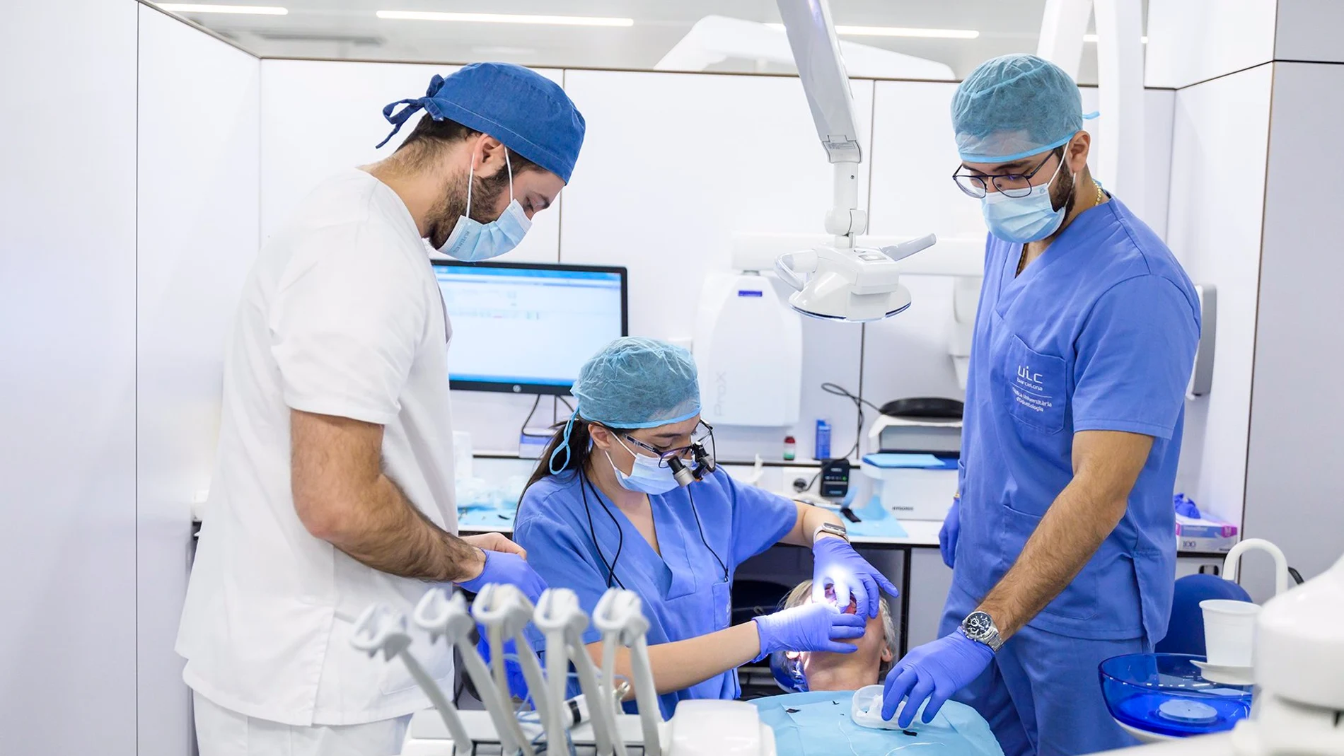 La Fundación Banco Sabadell y UIC Barcelona colaboran en el proyecto Caring for Smiles, Changing Lives