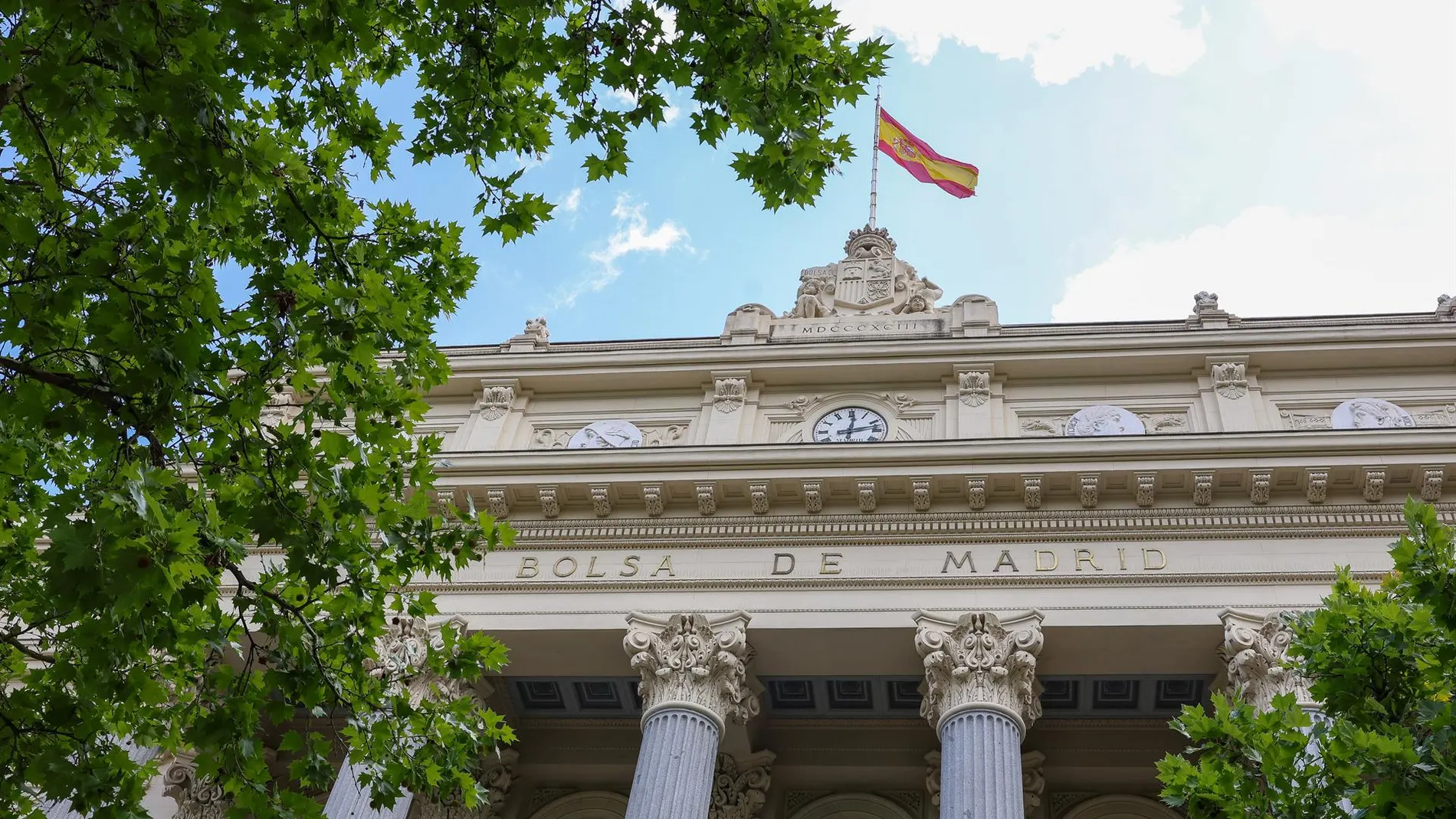VÍDEO: Economía/Bolsa.- El Ibex 35 se deja un 1,08% a media sesión y cotiza al borde de los 11.700 puntos