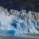 Es posible hacer trekking con guías autorizados por algunos glaciares