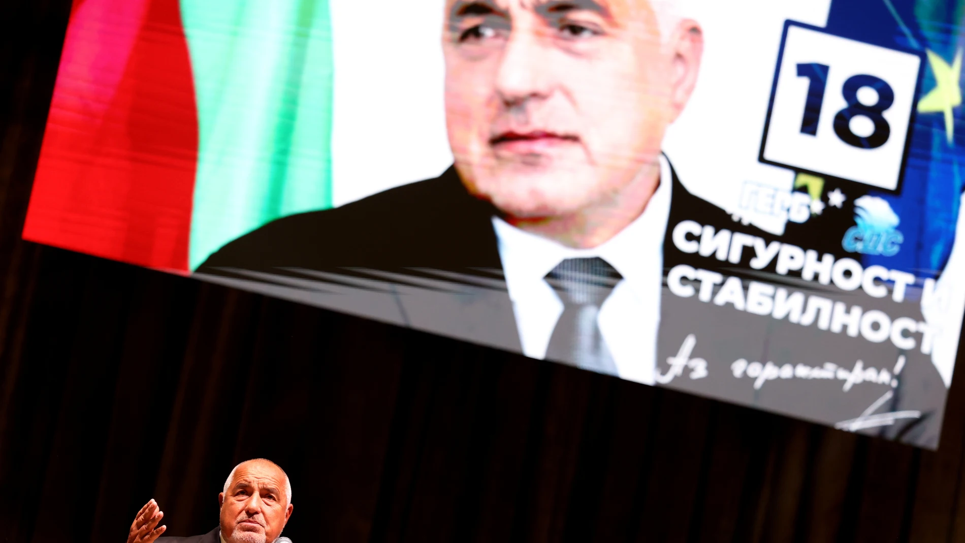 Veliko Tarnovo (Bulgaria), 23/10/2024.- The leader of part GERB, Boyko Borisov during a pre-election rally in Veliko Tarnovo, Bulgaria, 23 October 2024. Bulgaria will hold early parliamentary elections 27 October 2024. (Elecciones) EFE/EPA/VASSIL DONEV