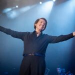 ANDALUCÍA.-Raphael homenajea a la canción francesa de Édith Piaf o Jacques Brel en su nuevo álbum, 'Ayer... aún'