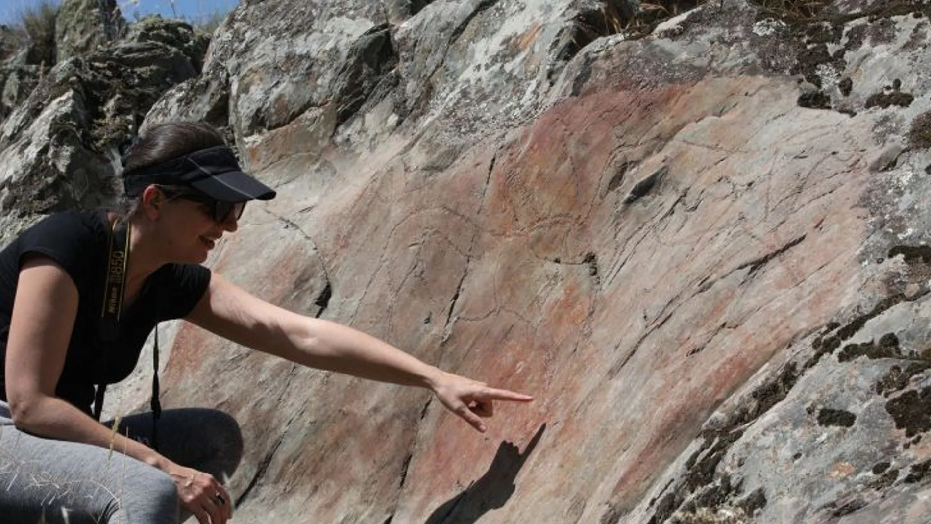 La investigadora de la Universidad de Salamanca Oliva Rivero en el Yacimiento Arqueológico de Siega Verde