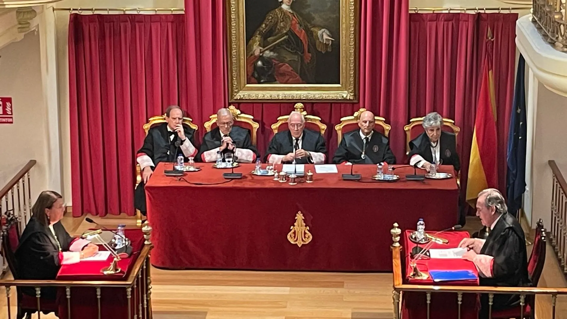 Los académicos Cazorla, Navarro Valls, Pizarro, Buján y Encarna Roca en el inicio del curso de la Real Academia de Jurisprudencia y Legislación de España (RAJyL)