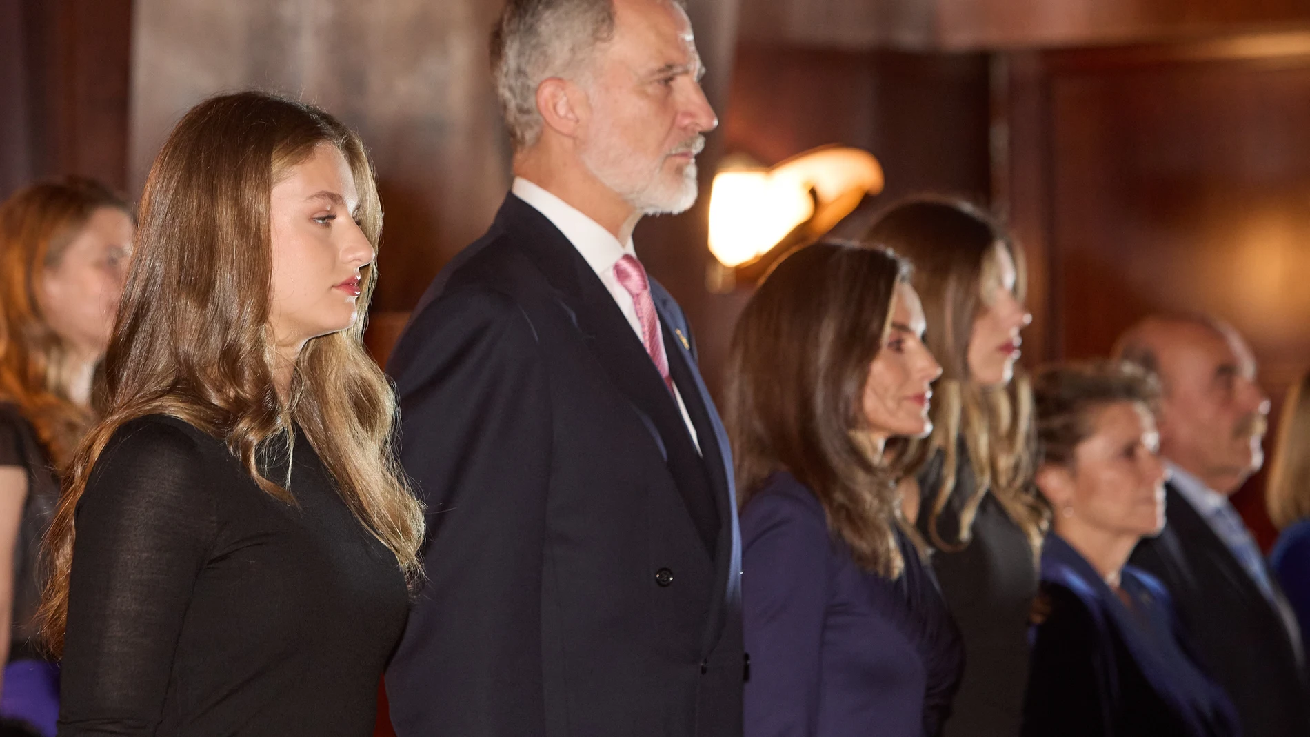 Sus Majestades los Reyes Felipe VI y Doña Letizia, acompañados por Sus Altezas Reales la Princesa de Asturias, Leonor y la Infanta Doña Sofía, presiden el XXXII Concierto Premios Princesa de Asturias © Alberto R. Roldán / Diario La Razón. 24 10 2024