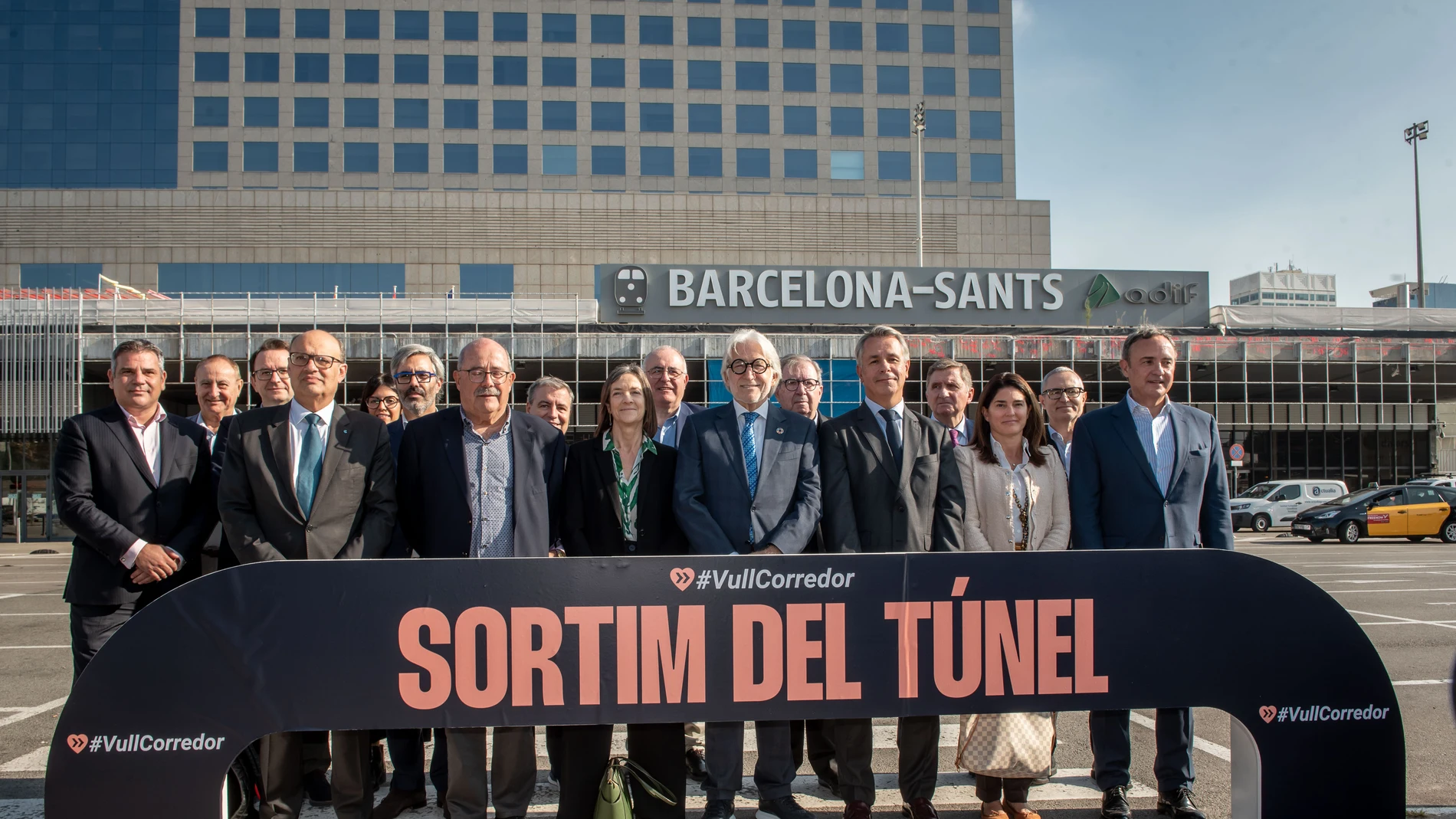 Los empresarios del movimiento #Quierocorredor hoy en la estación Barcelona Sans