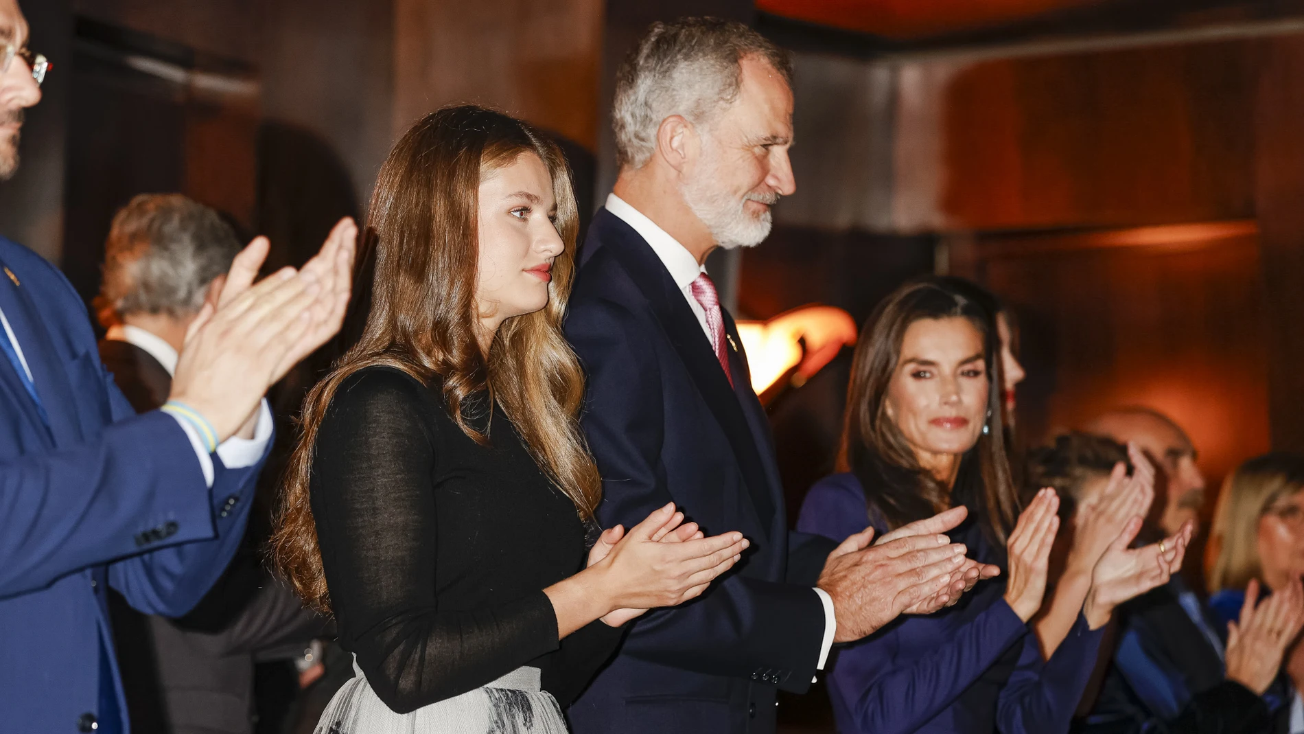 La Princesa Leonor con una falda plisada de flores en el Concierto Premios Princesa de Asturias 2024