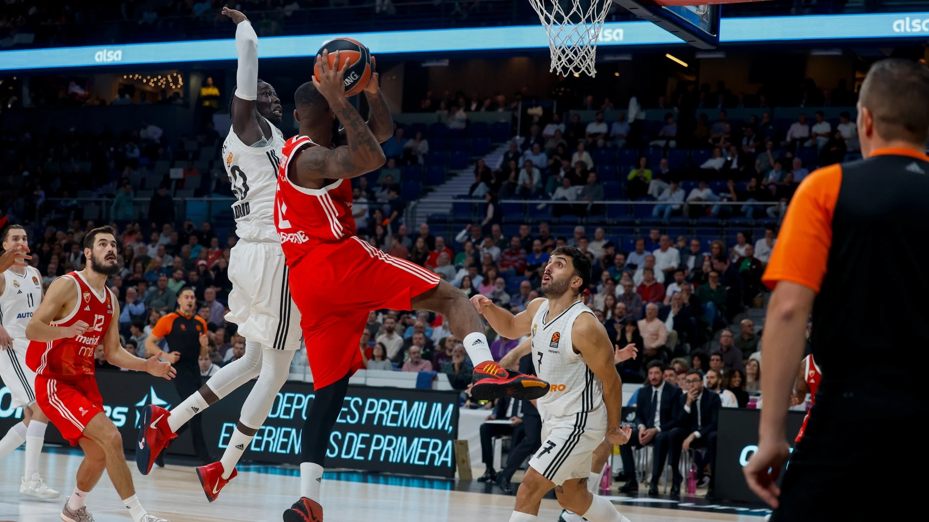 Ndiaye intenta obstaculizar la acción de Miller-McIntyre