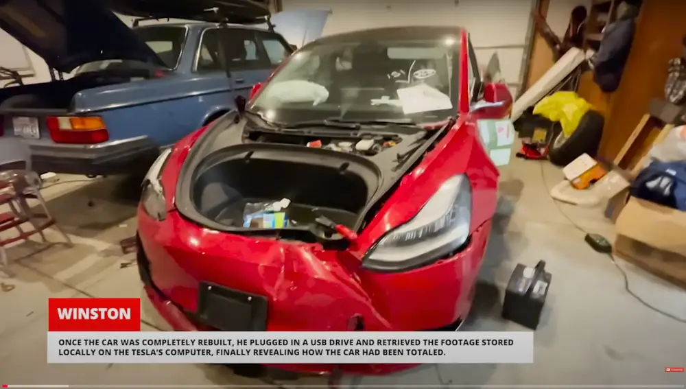 Tesla destrozado por colisión lateral
