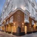 La imponente fachada del Hotel Áurea Casa Palacio Sagasta