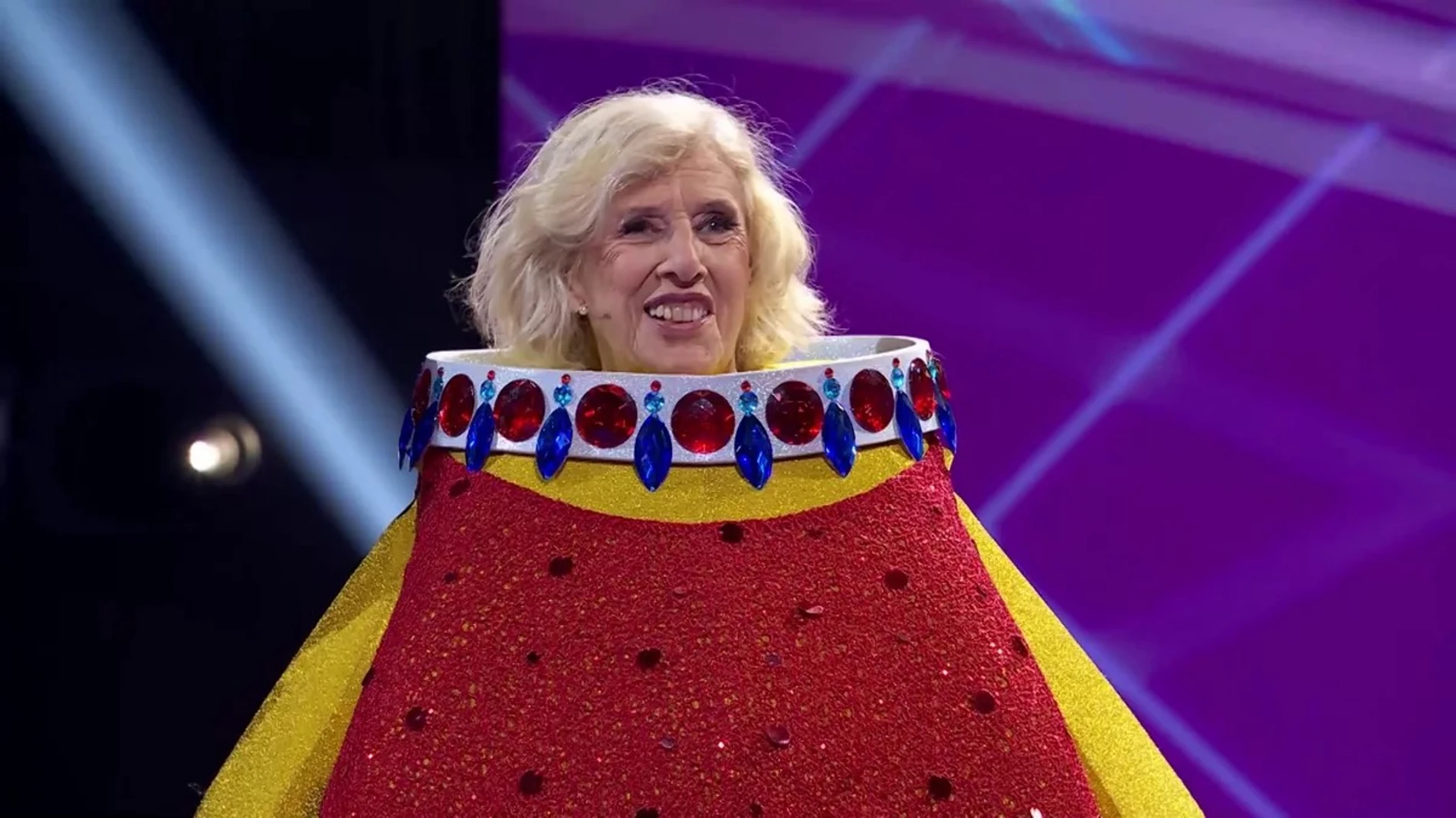 Manuela Carmena y un Grammy se escondían bajo las máscaras de "Mask Singer 4"