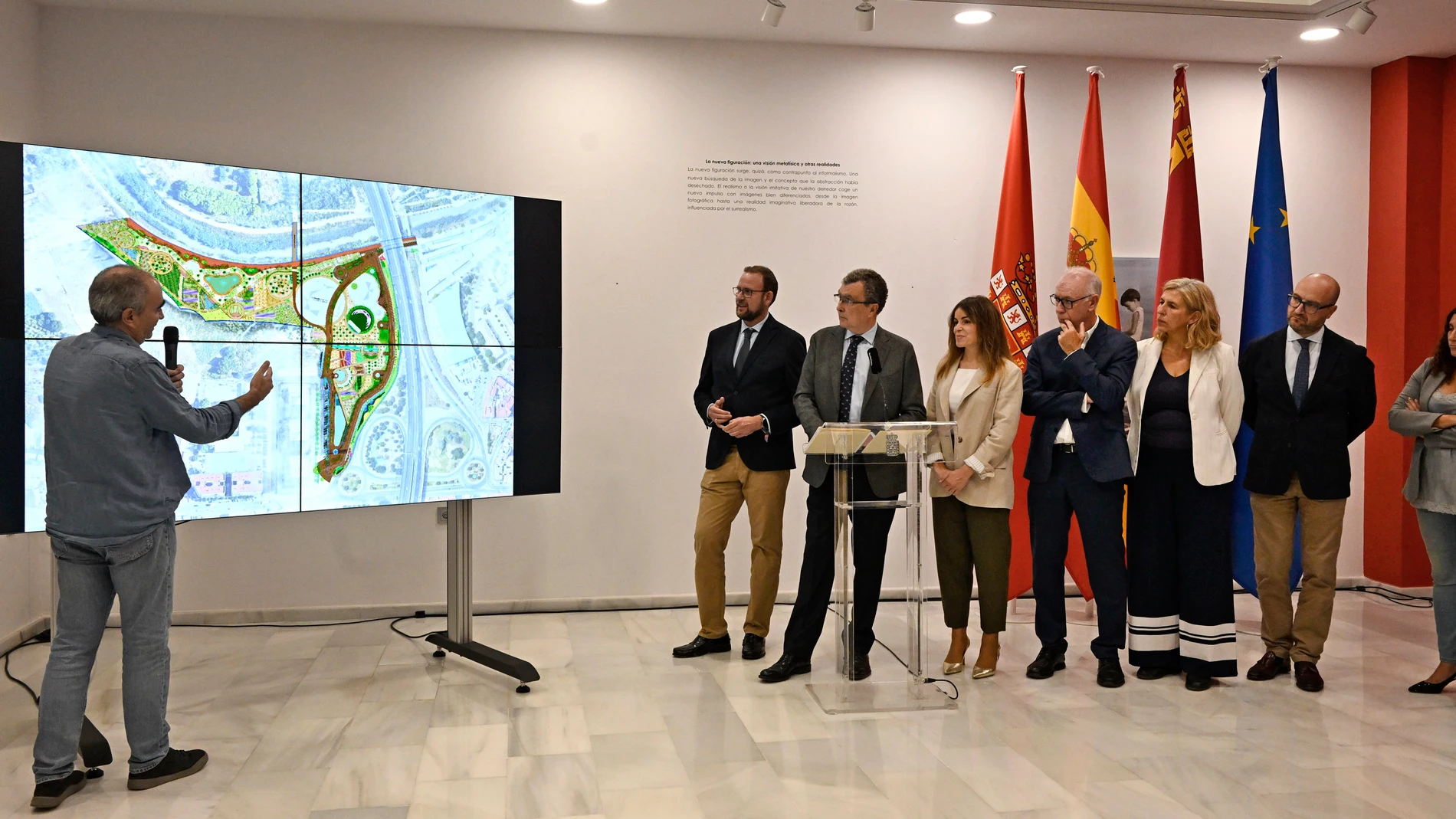 El alcalde de Murcia, José Ballesta, junto al concejal delegado de Desarrollo Urbano y Ciudad Inteligente, José Guillén, acompañados por miembros del Equipo de Gobierno y técnicos del Consistorio