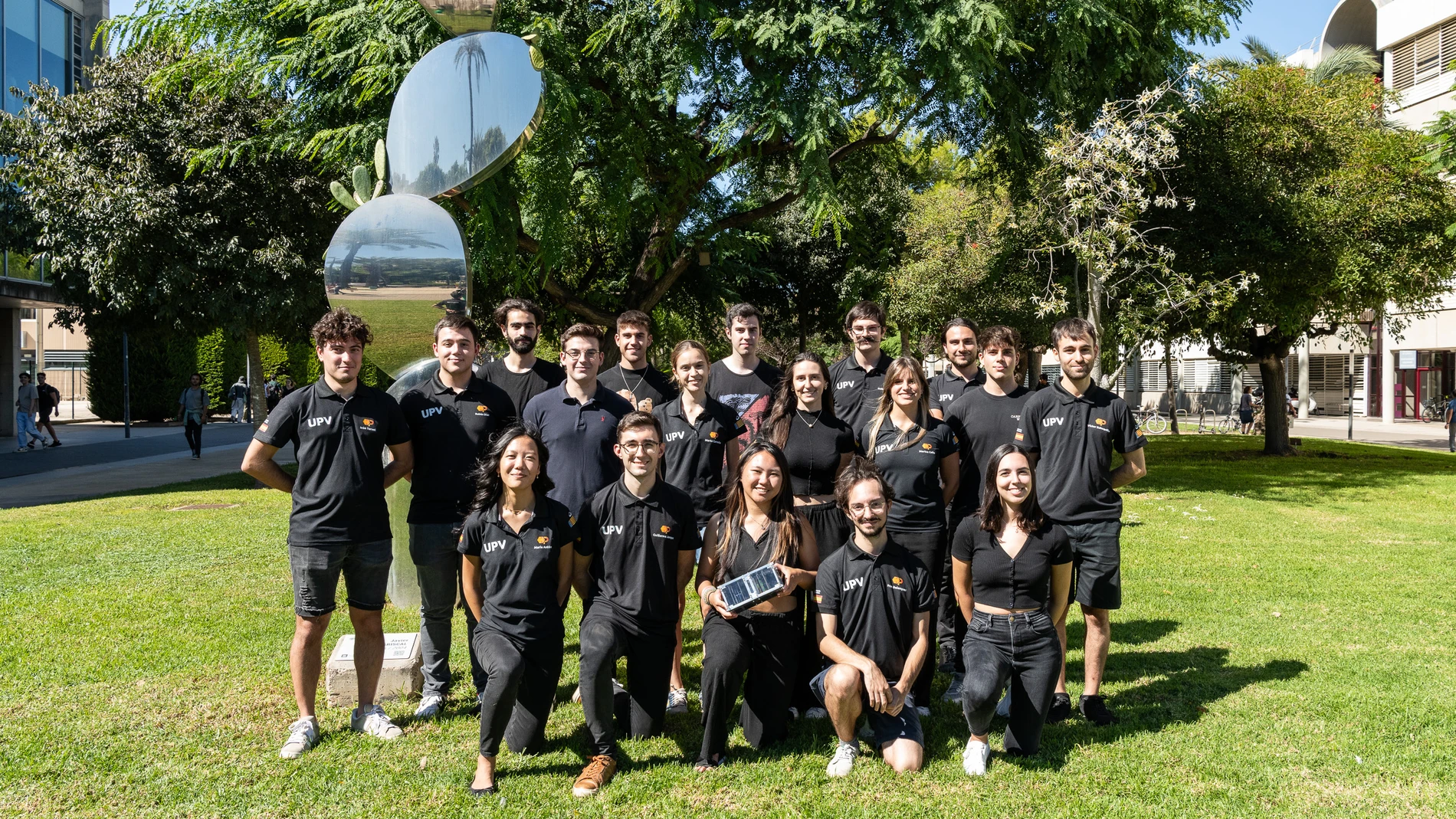 Equipo que ha participado en la investigación y desarrollo del satélite