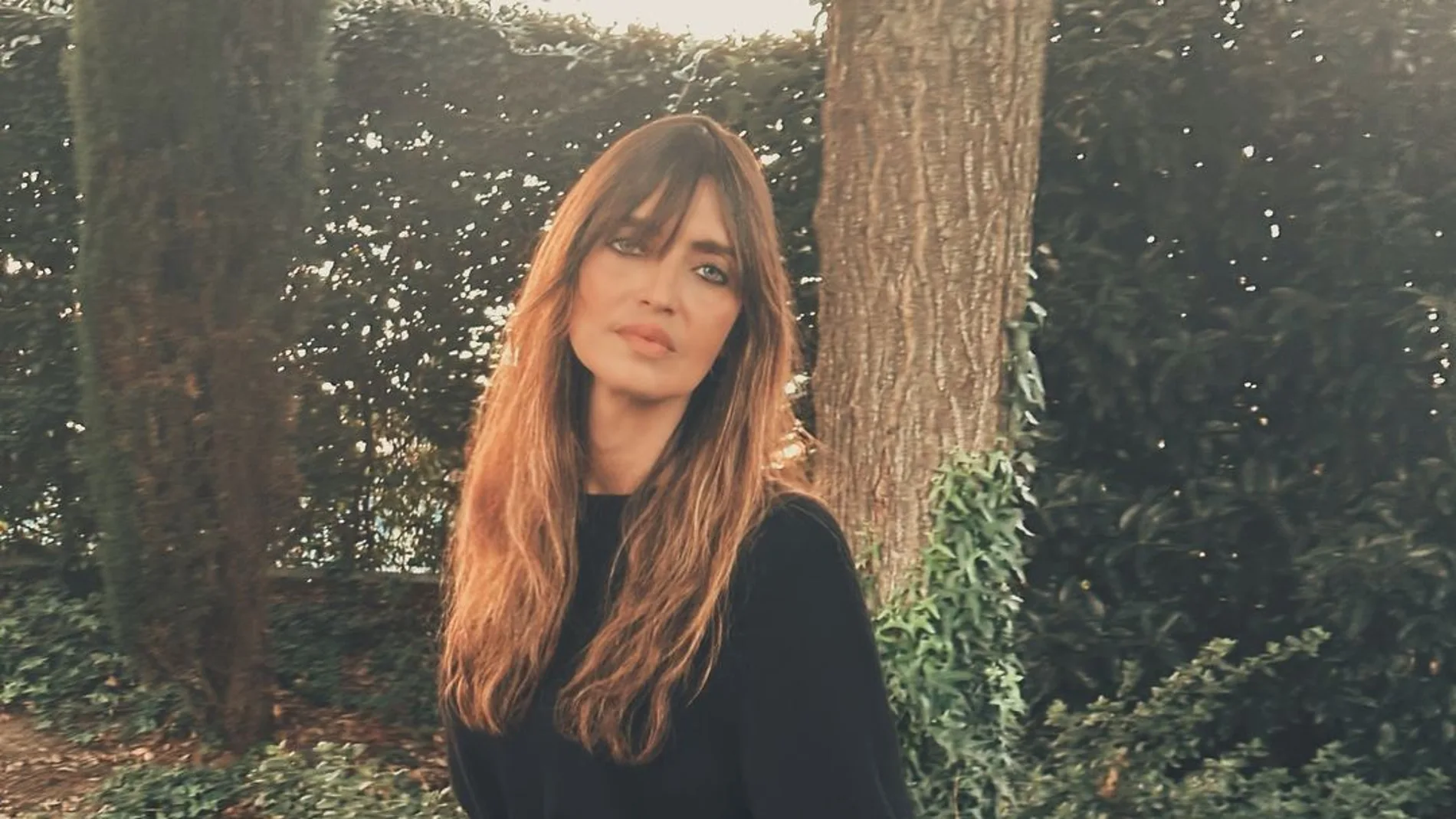 El look de madre futbolera de Sara Carbonero.
