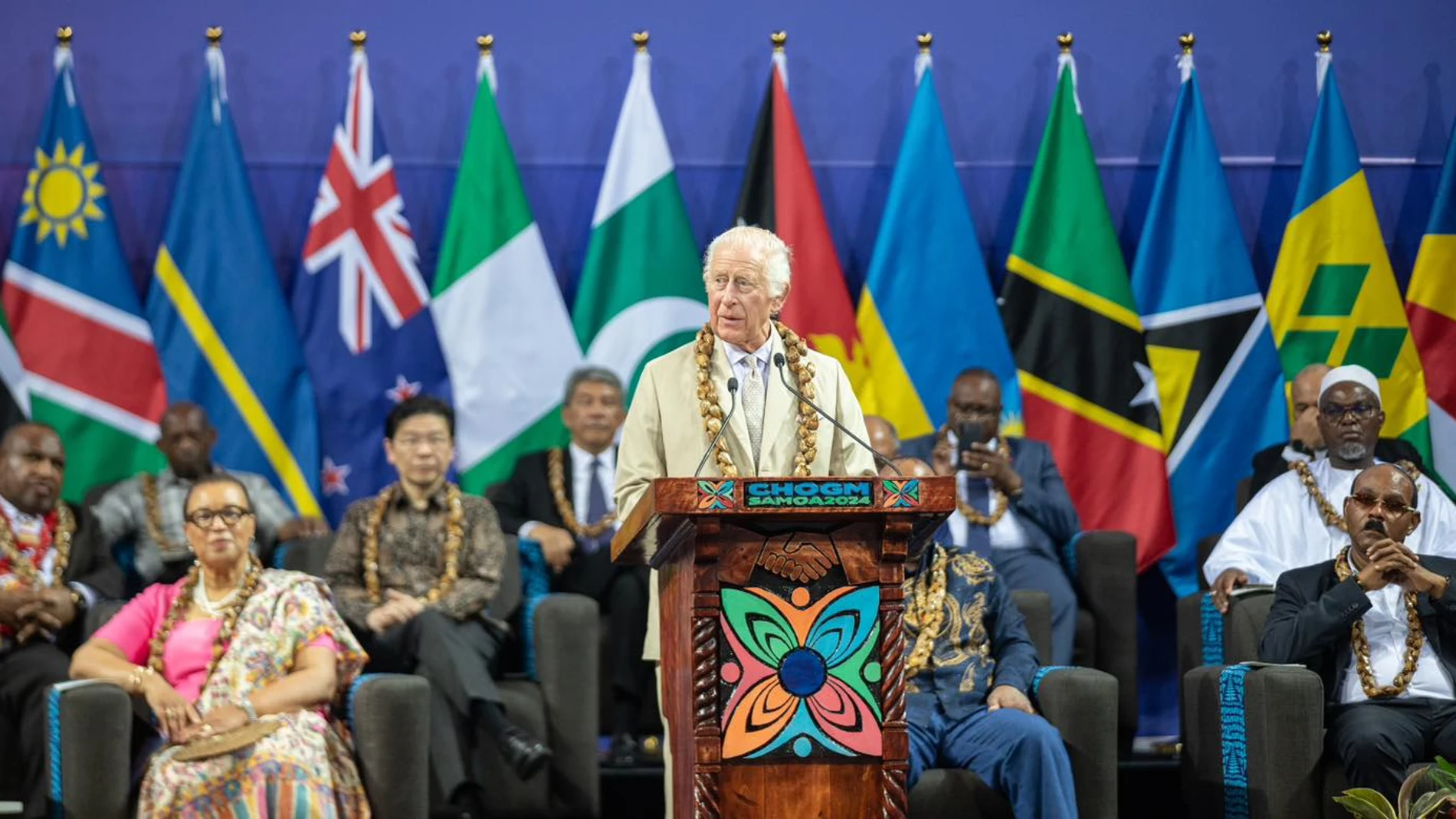 APIA (SAMOA), 25/10/2024.- El rey Carlos III durante la inauguración de la cumbre de la Commonwealth este viernes en Apia, Samoa donde ha reconocido que ciertos "aspectos dolorosos" del pasado siguen resonando en las relaciones entre el Reino Unido y el resto de los países miembros de la Mancomunidad Británica de Naciones (Commonwealth), en una alusión velada al capítulo histórico de la esclavitud y el pasado colonial británico. EFE/ Commonwealth / SOLO USO EDITORIAL/SOLO DISPONIBLE PARA ILUS...