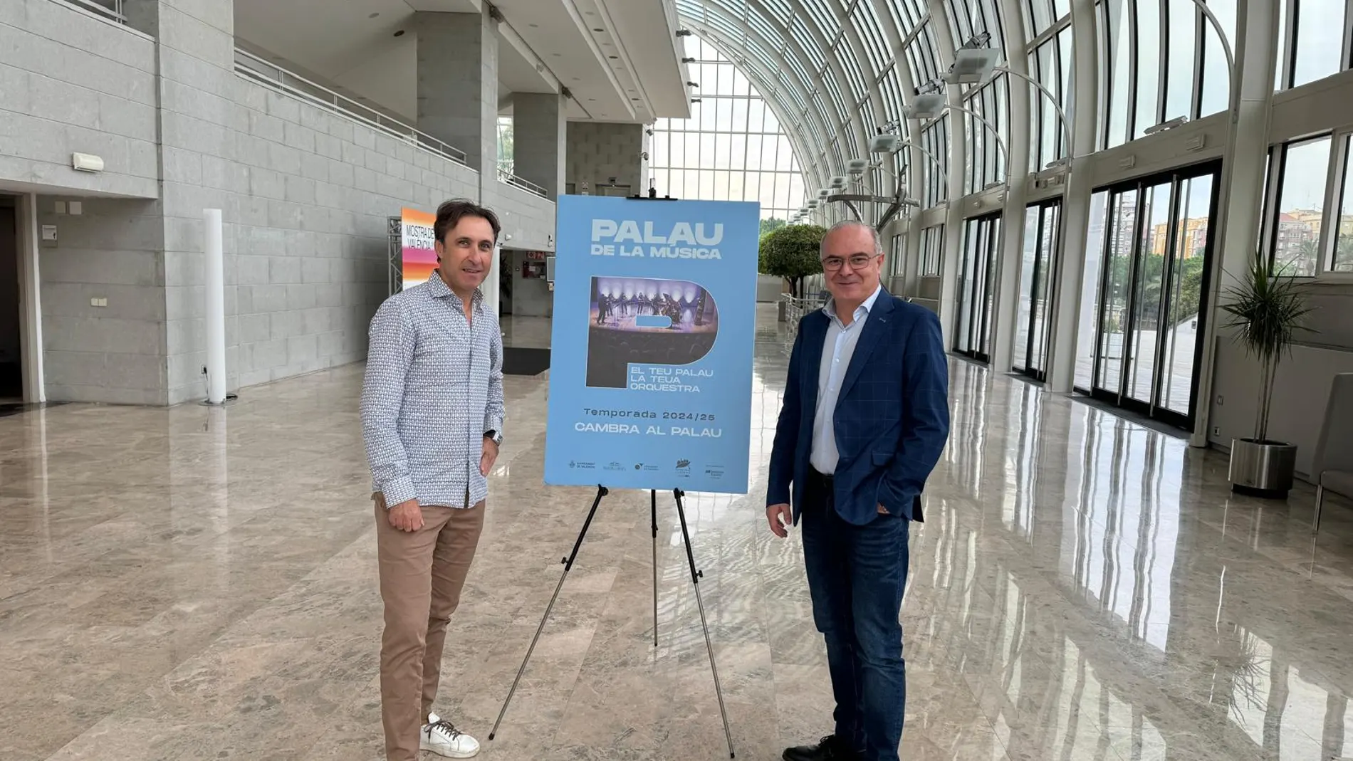 El director del Palau, Vicent Llimerá y el solista de oboe Roberto Turlo