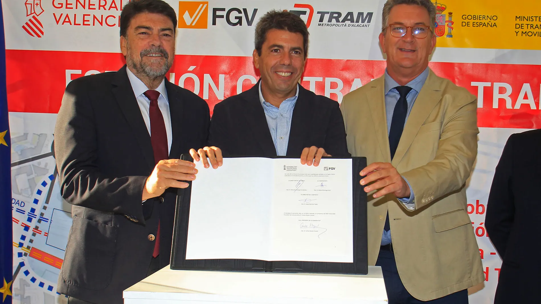 Firma del acta de replanteo hoy en Alicante por la que comienzan las obras de la estación intermodal del TRAM en la ciudad