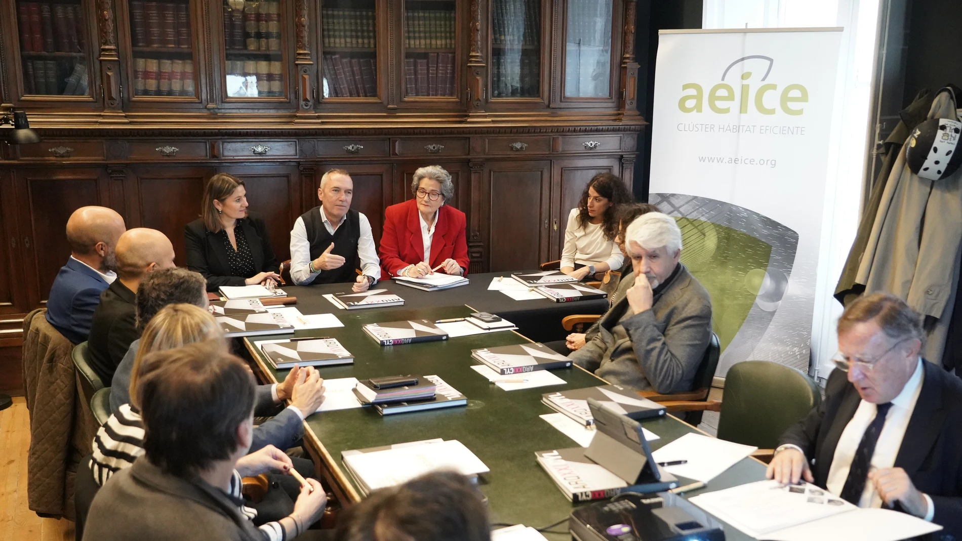 El Consejo Asesor del Clúster de Hábitat Eficiente, AEICE, celebra una sesión ordinaria en Valladolid, bajo la presidencia de su titular, la zamorana María del Rosario Heras Celemín