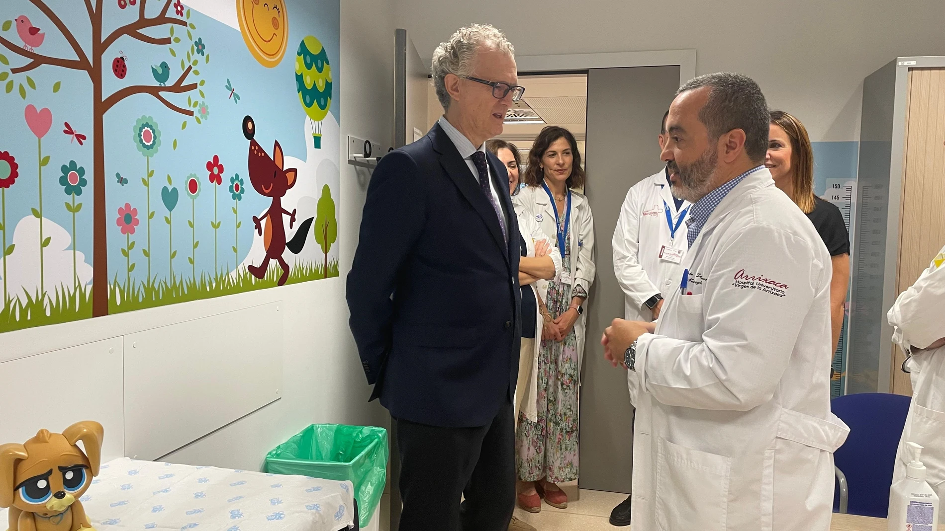 El consejero de Salud, Juan José Pedreño, visitó el servicio de Neurocirugía del hospital Virgen de la Arrixaca REMITIDA / HANDOUT por GOBIERNO REGIONAL Fotografía remitida a medios de comunicación exclusivamente para ilustrar la noticia a la que hace referencia la imagen, y citando la procedencia de la imagen en la firma 25/10/2024