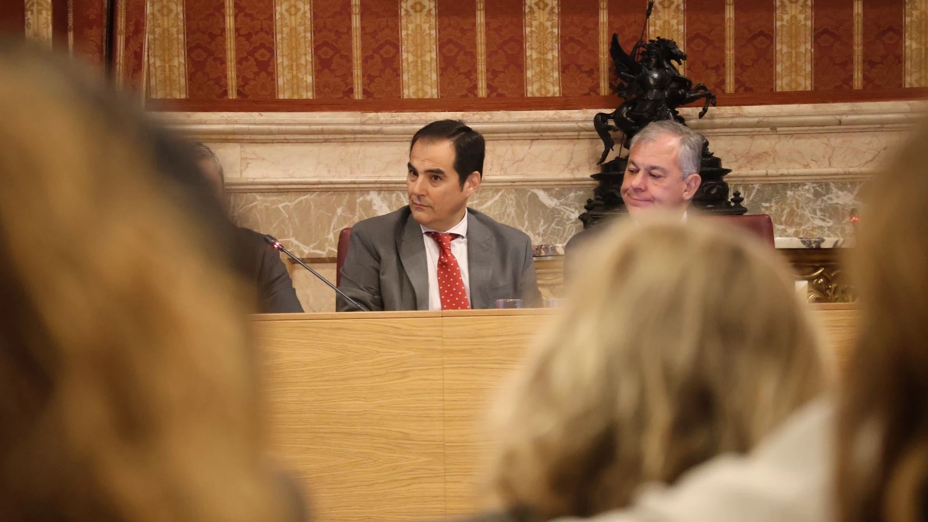 El consejero de Justicia, Administración Local y Función Pública, José Antonio Nieto, junto al alcalde de Sevilla, José Luis Sanz.REMITIDA / HANDOUT por Junta de AndalucíaFotografía remitida a medios de comunicación exclusivamente para ilustrar la noticia a la que hace referencia la imagen, y citando la procedencia de la imagen en la firma25/10/2024