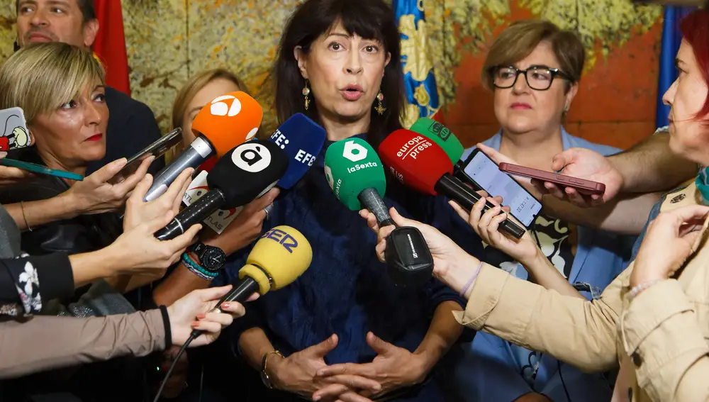 La ministra de Igualdad, se reúne con emprendedoras finalistas en los Premios de excelencia a la innovación para mujeres rurales