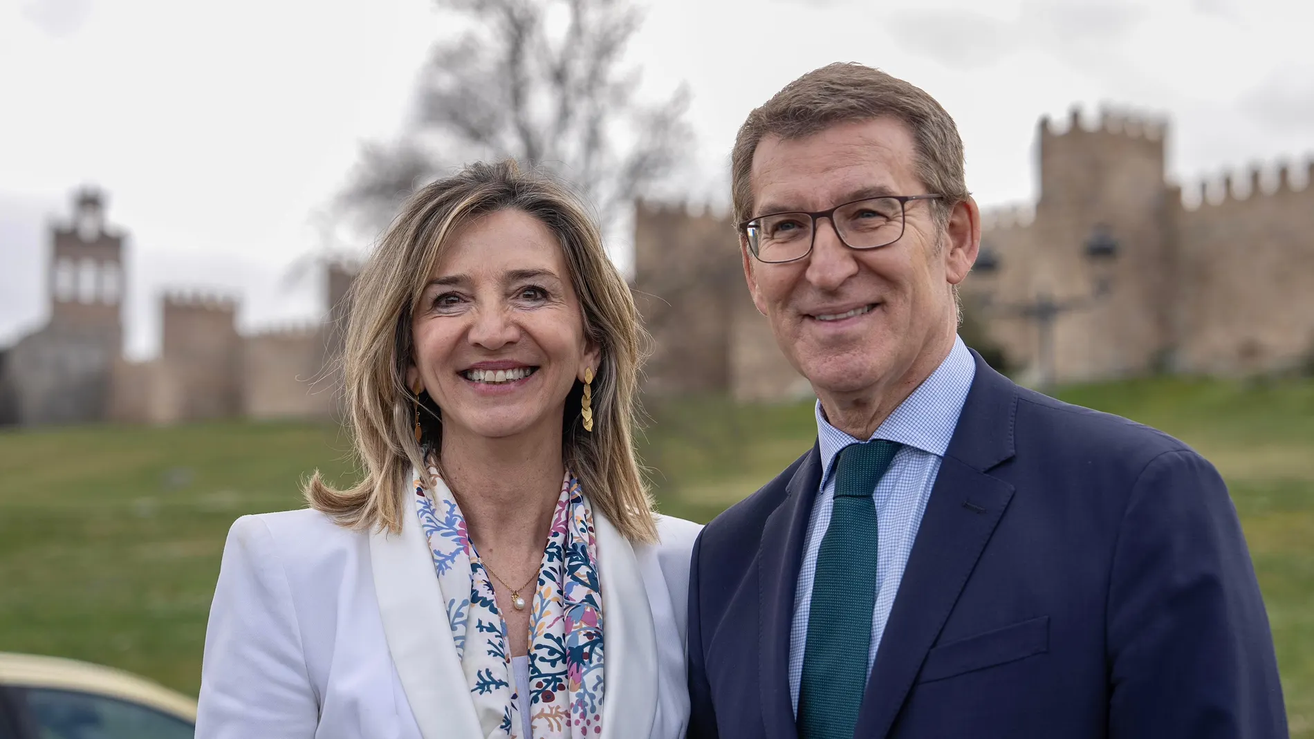 Alicia García, en la imagen con Feijóo, llevará este tema a la Cámara Alta