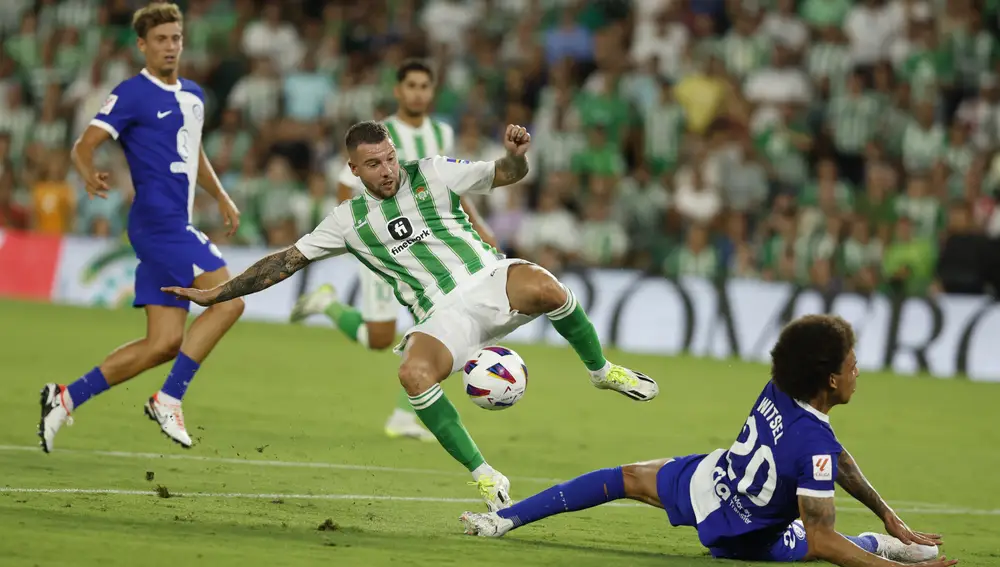 Aitor Ruibal con Witsel.