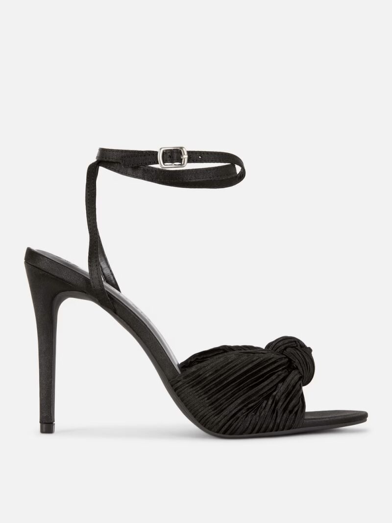 Sandalias de tacón con nudo