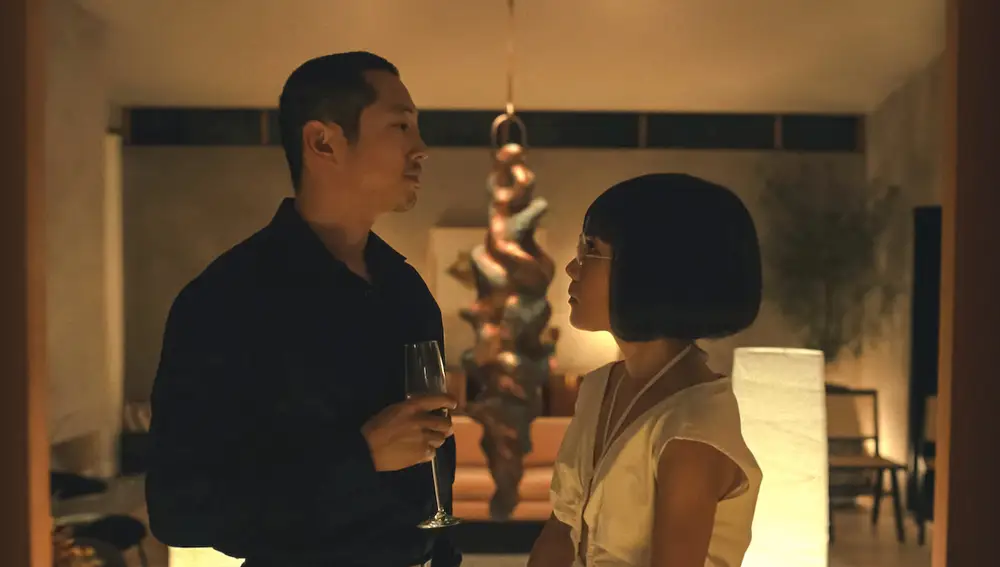 Steven Yeun y Ali Wong en la primera temporada de "Bronca"