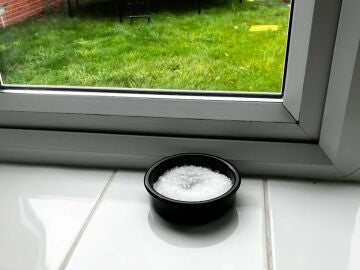 Se insta a los hogares a colocar cuencos de sal detr&aacute;s de las cortinas en marzo