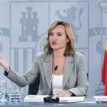 Fútbol.- Pilar Alegría pide dar una "respuesta contundente" tras los insultos racistas durante el Clásico