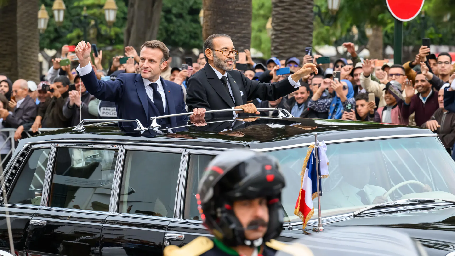 Rabat (Morocco), 28/10/2024.- A handout photo made available by Maghreb Arabe Presse shows King Mohamed VI of Morocco (C-R) with French President Emmanuel Macron (C-L) in Rabat, Morocco, 28 October 2024. French President Macron is paying a state visit to Morocco, from 28 to 30 October. (Francia, Marruecos) EFE/EPA/Maghreb Arabe Presse HANDOUT HANDOUT EDITORIAL USE ONLY/NO SALES