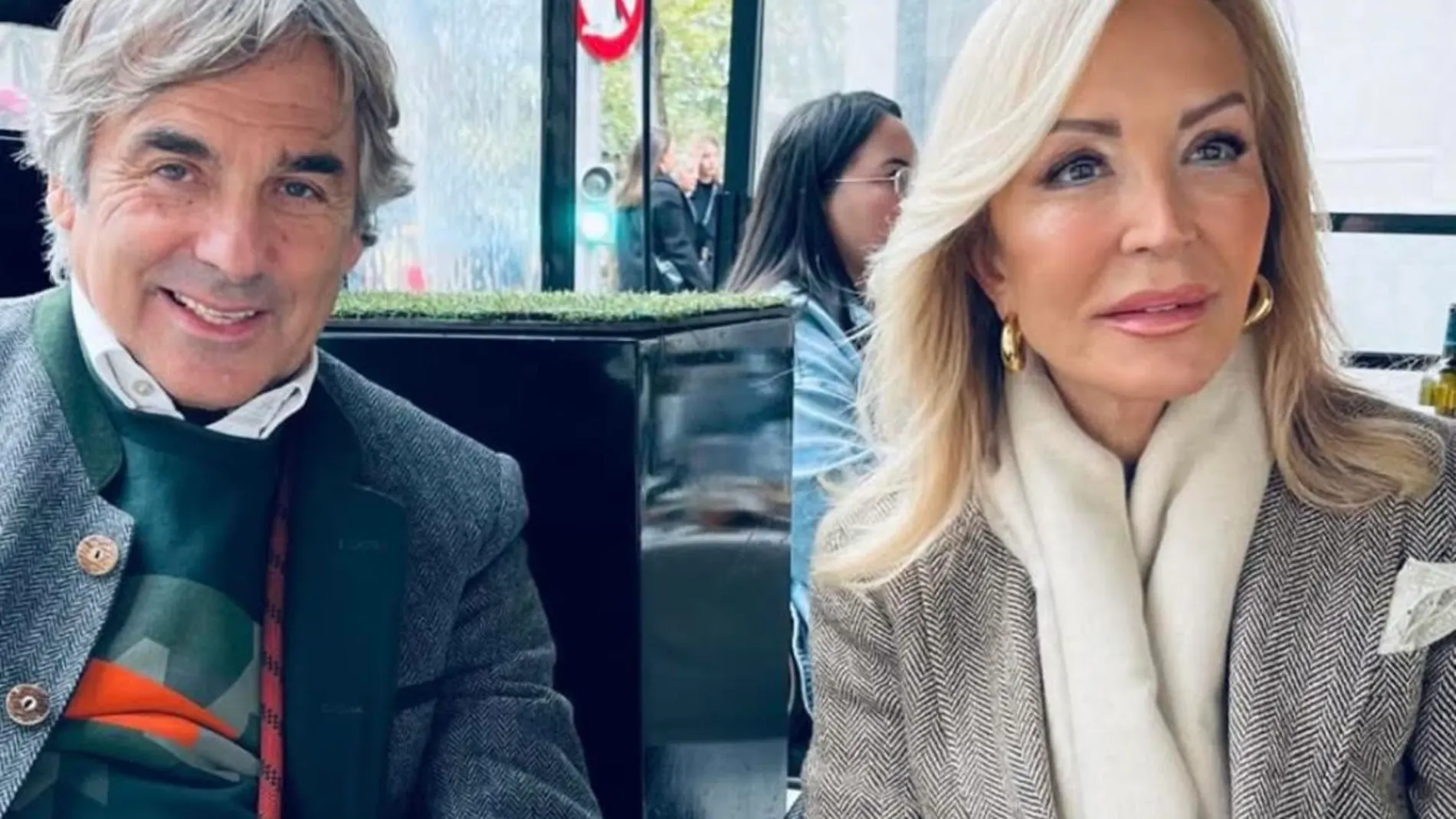 Carmen Lomana con look elegante.