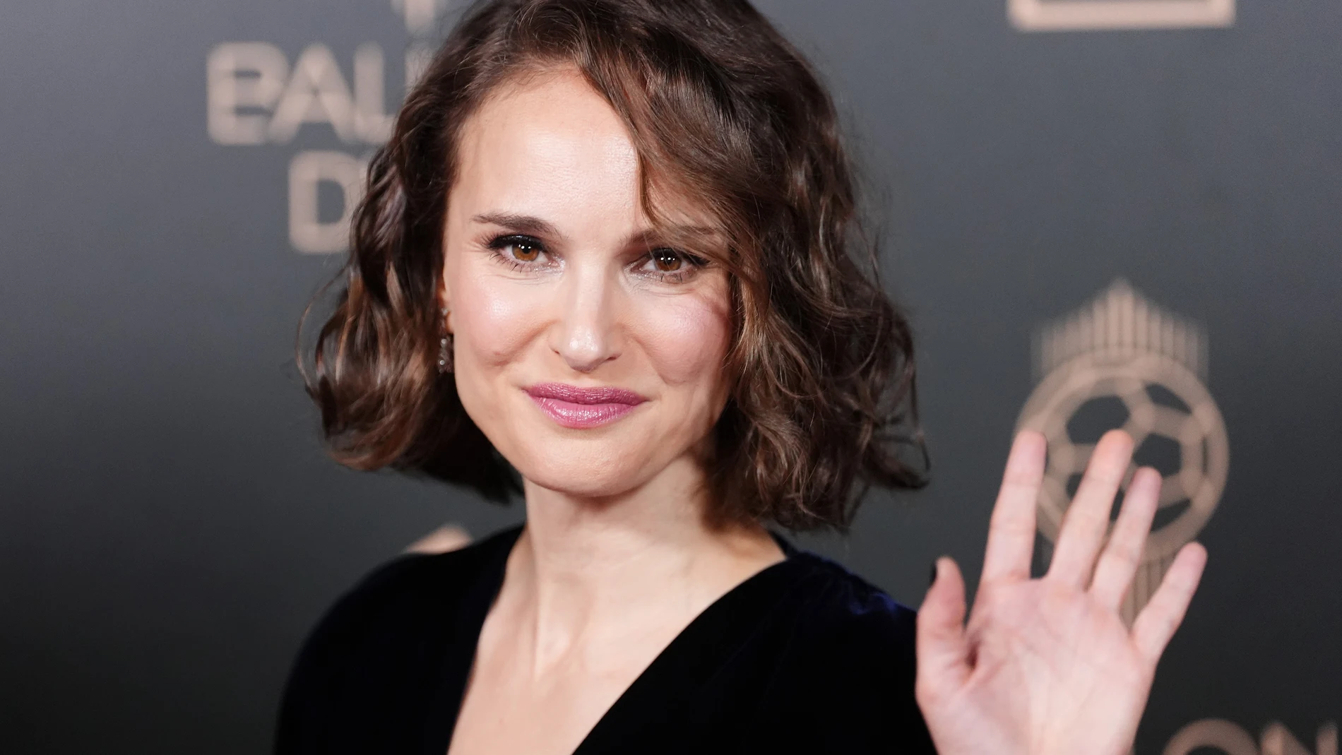 28 October 2024, France, Paris: American actress Natalie Portman arrive to attend the Ballon d'Or awards ceremony 2024, at the Theatre du Chatelet. Photo: Adam Davy/PA Wire/dpa 28/10/2024 ONLY FOR USE IN SPAIN