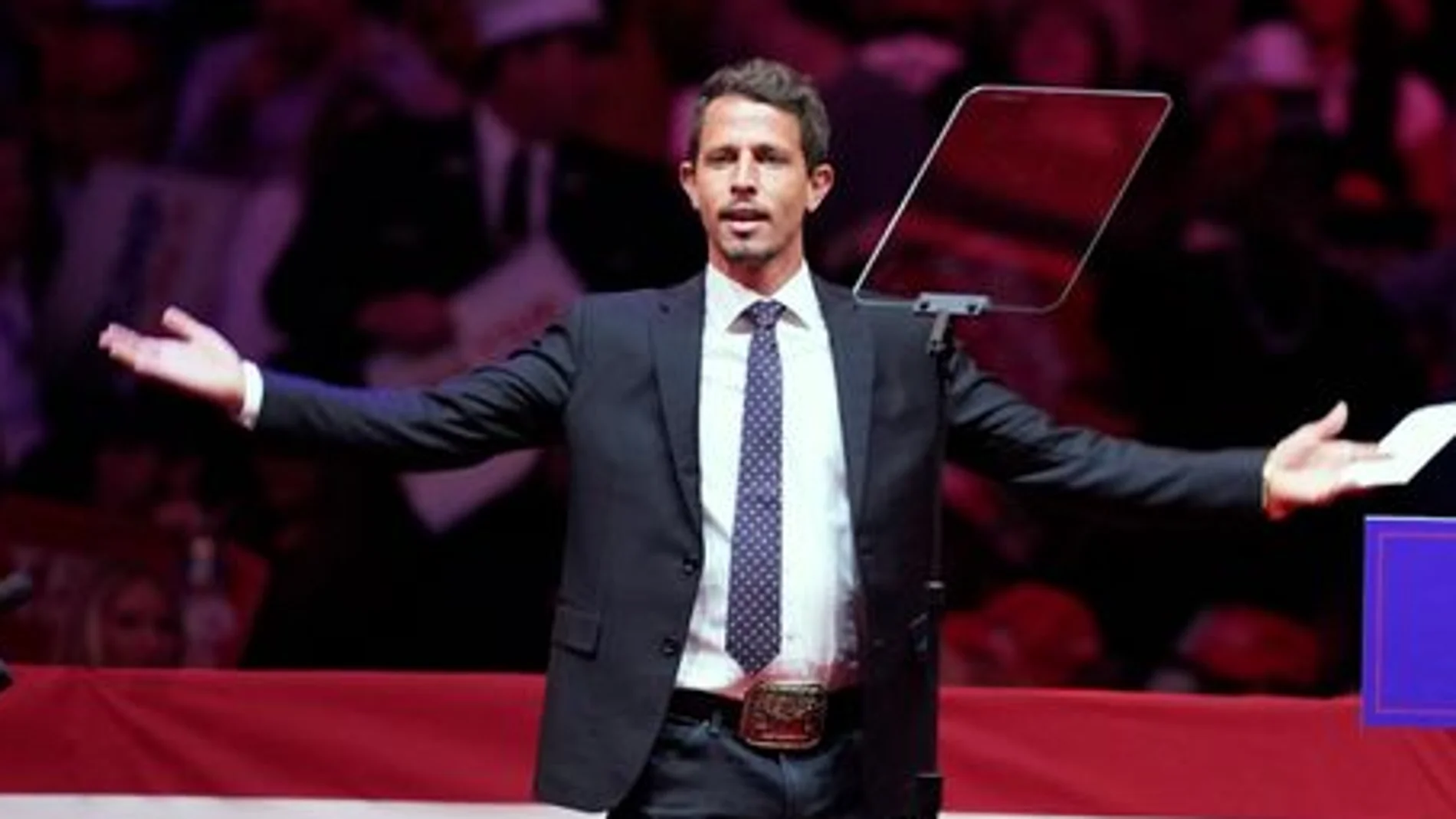 El cómic estadounidense Tony Hinchcliffe