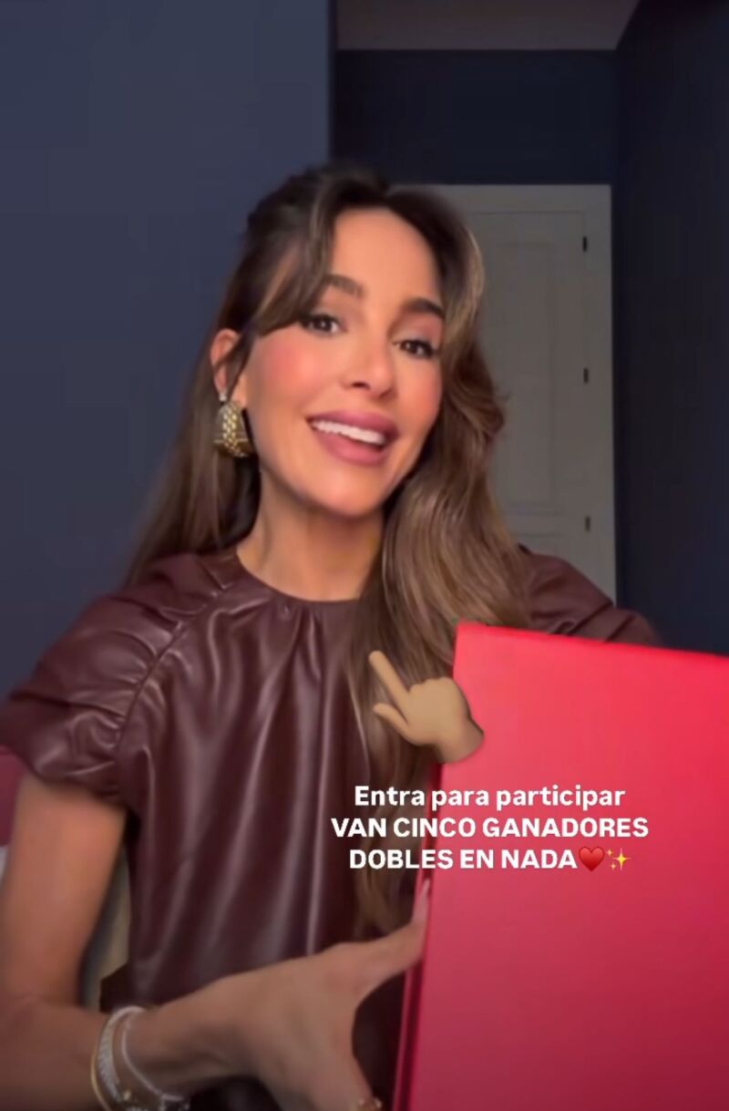 Rocío Osorno con top de piel de Zara