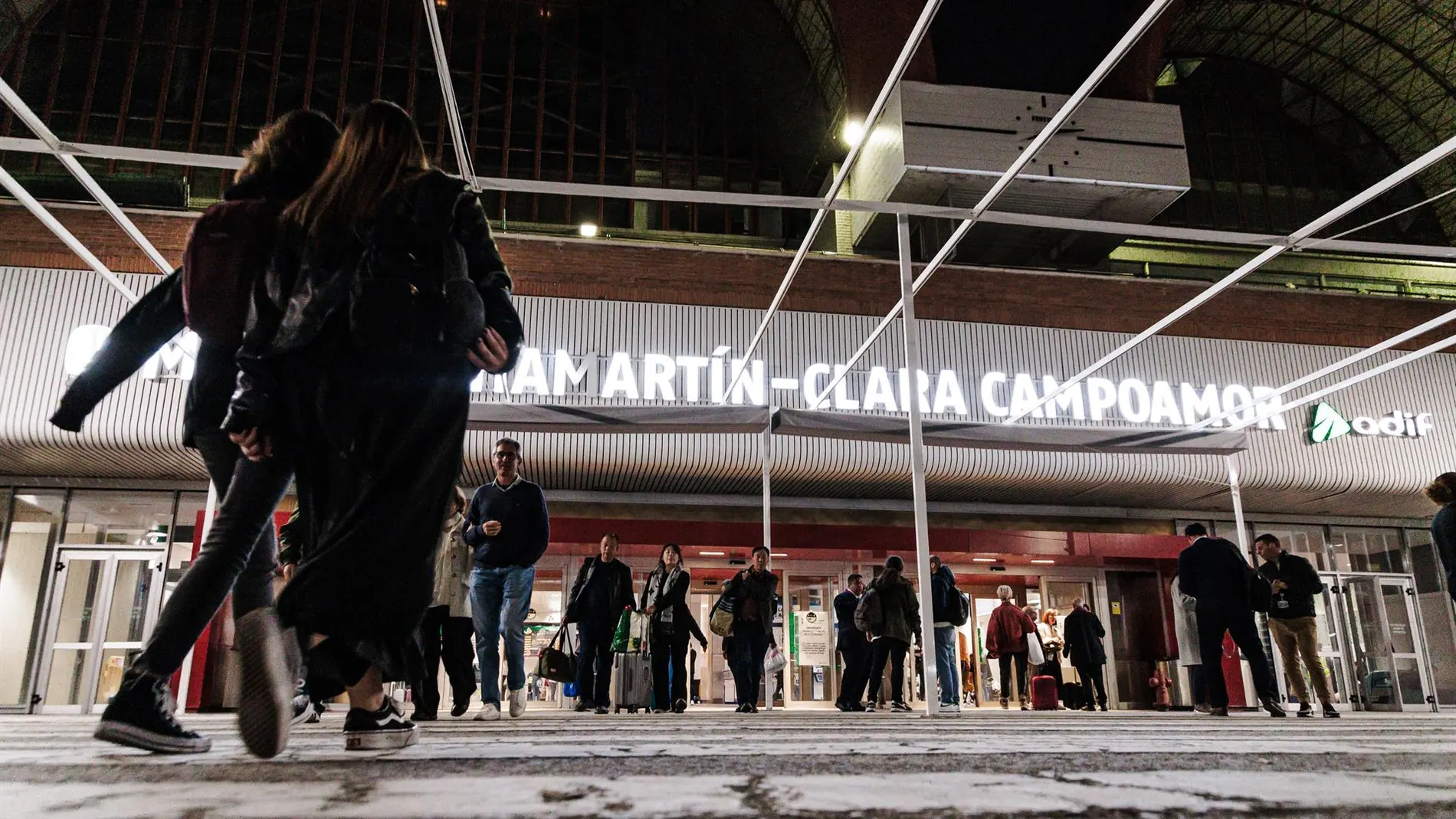 MADRID.-Temporal.- Adif suspende el tráfico ferroviario en la línea de alta velocidad Madrid-Valencia