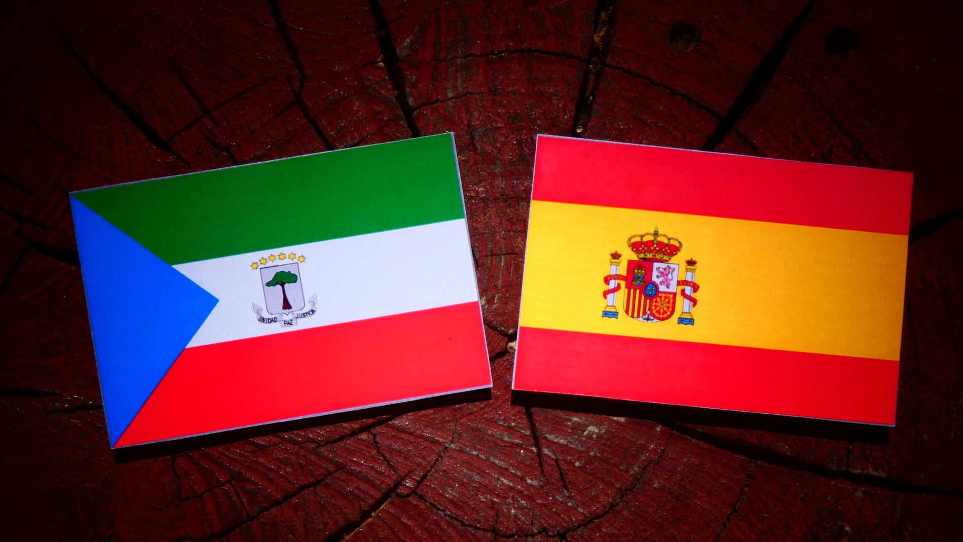 Bandera de Guinea Ecuatorial con bandera española