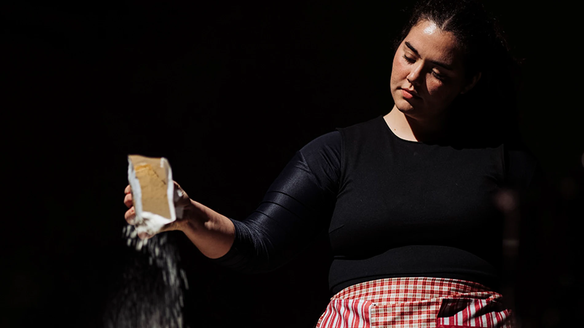 El Maldà de Barcelona combina teatro y cocina en 'Man mano, il tempo scorre'