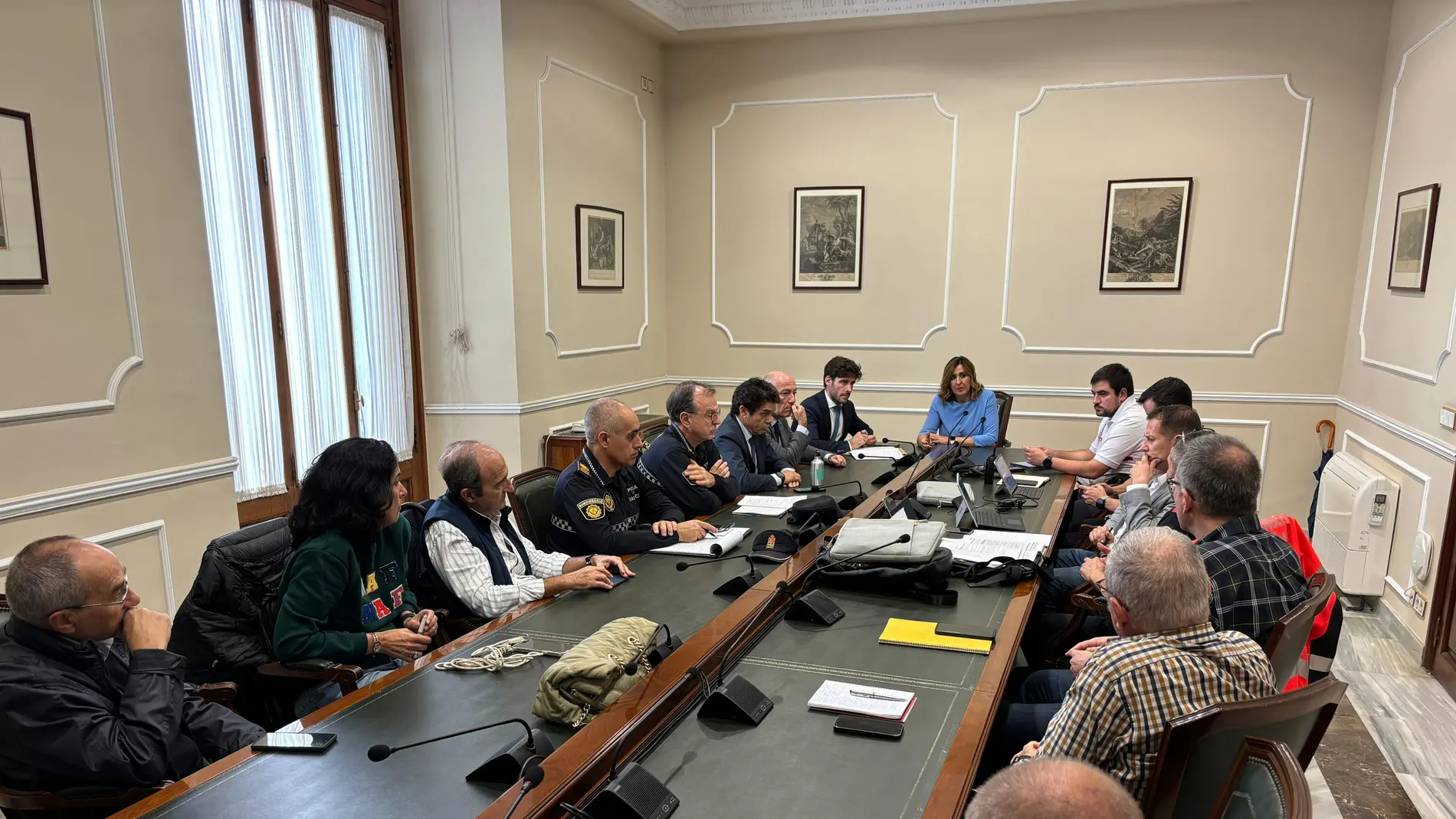 La alcaldesa y los portavoces han participado en el Centro de Coordinación Operativa Municipal para tener conocimiento de las incidencias por la lluvia